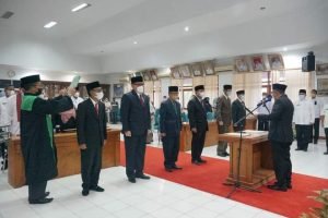 Bupati Eka Lantik 6 orang Pejabat Pimpinan Tinggi Pratama.