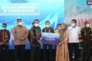 Luar Biasa, Makan Randang Di Tanah Datar Dapat Jutaan Rupiah.