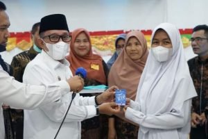 Hadiri Perpisahan MAN 2 Batusangkar, Bupati Eka Beri Siswa KTP El.