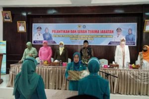 Disaksikan Bupati Eka Putra, Ketua TP PKK Tanah Datar Lantik Ketua TP PKK Kecamatan Lima Kaum Dan Batipuh