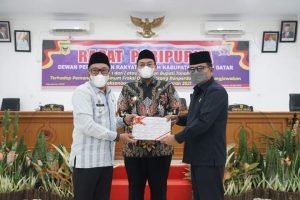 Bupati Eka Putra Sampaikan Jawaban atas Pemandangan Fraksi DPRD