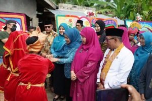 Nilai TPPKK Nagari Pagaruyung, Ny. Harneli Mahyeldi: TPPKK Berperan Menyonsong 100 Tahun Indonesia Emas