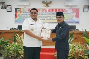 Delapan Fraksi DPRD Tanah Datar Sampaikan Pandangan Umum atas 3 Ranperda