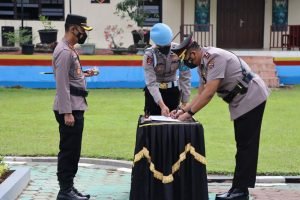 Kapolres Ruly Indra Wijayanto, Pimpin Upacara Serah Terima Jabatan Waka Polres, Kasat, Kapolsek di lingkungan Polres Tanah Datar.