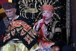 Irjen Pol Teddy Minahasa, Tuanku Bandaro Alam Sati, Dilewakan Di Istano Basa Pagaruyung.