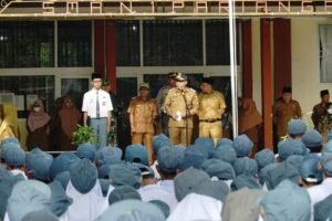 Menjadi Irup di SMA N 1 Pariangan, Ini Pesan Bupati Eka Putra