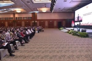 PRESIDEN RI JOKO WIDODO BERI ARAHANBUPATI EKA PUTRA : TANAH DATAR ADA DI ZONA HIJAU