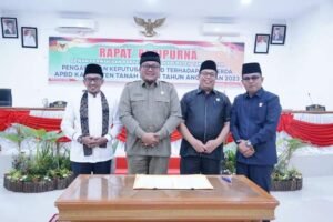 8 FRAKSI SEPAKATI RANPERDA ANGGARAN 2023.