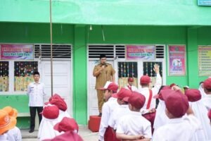 JADI PEMBINA UPACARA BENDERA DI MIS AL IKHLAS BATUSANGKAR, INI PESAN WABUP RICHI APRIAN.