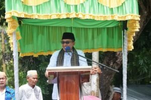 PULUHAN RIBU JAMAAH BKMT SE SUMBAR PADATI HALAMAN KANTOR BUPATI TANAH DATAR