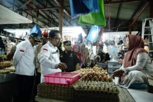 Hari Pertama Ramadan, Bupati Eka Putra Lakukan Monitoring Persediaan dan Harga Bahan Pokok