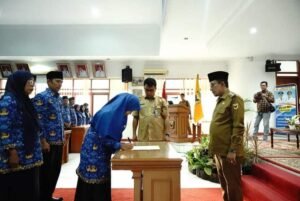 241 Pejabat dan Fungsional Dilantik, Eka Putra : Bapak dan Ibuk Garda Terdepan Pendidikan