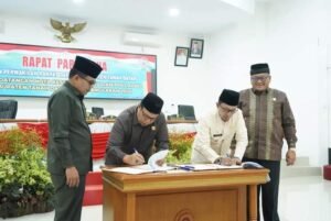 DPRD dan Pemda Tanah Datar Tandatangani Nota Kesepakatan KU PPAS APBD Tahun 2024