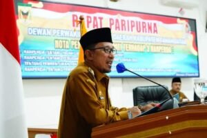 Rapat Paripurna DPRD, Bupati Tanah Datar Eka Putra Sampaikan Nota Tiga Ranperda