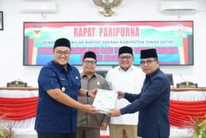 Fraksi-Fraksi DPRD Tanah Datar Sampaikan Pandangan Umum Ranperda APBD Perubahan 2023