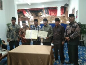 Bupati Eka Putra, Terima Hibah Tanah Dari Ninik Mamak Sikumbang XII