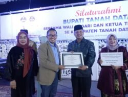 Tercepat Susun APB Nagari, Bupati Eka Putra Berikan Reward