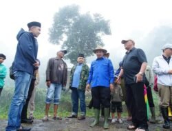 Kunjungi Goro di Masjid Ashaliyah, Bupati Eka Putra juga Melepas Benih Ikan di Embung Talago