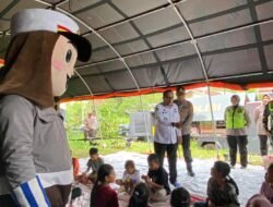 Bupati Tanah Datar Bersama Kapolres Dampingi Tim Lakukan Pemulihan Psikologis Bagi Anak-anak Terdampak Banjir Bandang