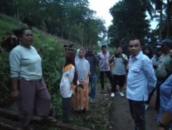 Kunjungi Pengungsi, Ketua DPRD Dodi Hendra: Ikuti Anjuran Pemerintah Jangan Terpancing Hoax.