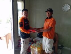 DMC Dompet Dhuafa Serahkan Bantuan Sembako Pada Petani Terdampak Banjir.