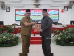 Bupati Tanah Datar Sikapi Pertanyaan Fraksi.