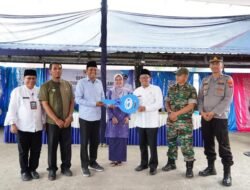 Dekatkan Jangkauan Yankes, Bupati Eka Putra Serahkan Satu Unit Ambulance