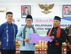 Bentuk Perhatian Kepada Ninik Mamak, Bupati Eka Putra Buka Pelatihan Bagi Ninik Mamak