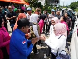 Ketum Bhayangkari dan OASE KIM Kunjungi Korban Bencana di Tanah Datar