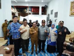 Bupati Suhatri Bur Kembali Serahkan Bantuan Bagi Korban Banjir Bandang