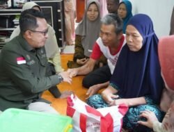 Kunjungi Salah Satu Keluarga Korban, Bupati Eka Putra Beri Motivasi