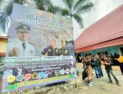 Ratusan Warga Jember Tumplek Blek di SMK, Ada Apa?