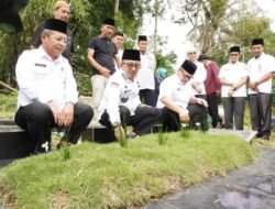 Bentuk Penghargaan, Bupati Eka Putra Ziarah Ke Makam H. Irdinansyah Tarmizi (Alm)