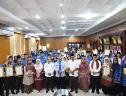 Apresiasi ASN Purna Tugas, Bupati Eka Putra Serahkan Piagam Penghargaan