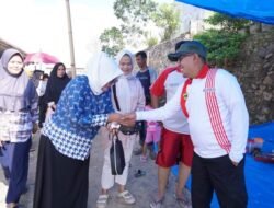 Kunjungi Warga Goro, Bupati Eka Putra Berikan Bantuan