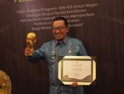 95 Persen Masyarakat Tanah Datar Terjamin JKN, Bupati Eka Putra Terima UHC Award 2024