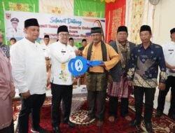 Bupati Eka Putra Serahkan Ambulance untuk Nagari Jaho untuk Dimanfaatkan Masyarakat
