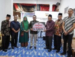 Wujud Kepedulian, Kerajaan Pagaruyung Serahkan Bantuan Untuk Korban Bencana Di Tanah Datar