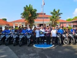 Bupati Eka Putra Serahkan Bantuan Kendaraan Operasional untuk Kepala KUA se Tanah Datar