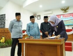 Bupati Bersama DPRD Tandatangani Persetujuan Bersama Ranperda TA 2025