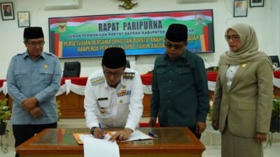 Akhirnya, DPRD Tanah Datar Setujui Ranperda APBD Perubahan 2025 ditetapkan Menjadi Perda