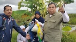 Lakukukan Sharing Tour, FKPWK Berbagi Sembako di 2 Kabupaten