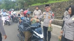 Pererat Hubungan Polisi Dengan Masyarakat,Polres Tanah Datar Bagikan 120 Paket Takjil.