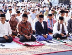Pemkab Tanah Datar Gelar Shalat Id Dua Hari, Bupati : Mari Jadikan Perbedaan ini untuk Mempererat Ukhuwah Islamyiah