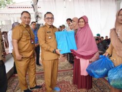 Bupati Eka Putra Salurkan Bantuan Presiden Prabowo untuk Korban Bencana di Tanah Datar