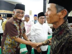 Kunjungan Kerja Ke Tanah Datar, Menteri PU Dody Hanggodo Shalat Taraweh Di Masjid Muhammadiyah Batusangkar