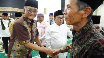 Kunjungan Kerja Ke Tanah Datar, Menteri PU Dody Hanggodo Shalat Taraweh Di Masjid Muhammadiyah Batusangkar