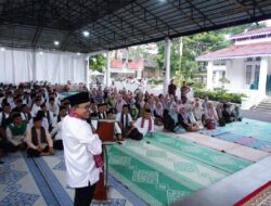 Bersilaturahmi dan Buka Puasa Bersama Pegawai, Bupati Eka Putra Sampaikan Ucapan Terima Kasih